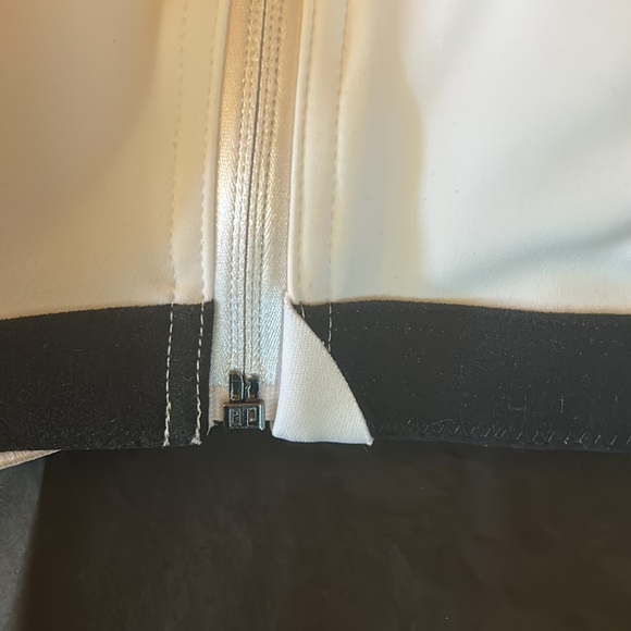 - Victoria’s Secret Sports Bra NEW! - Picture 9 of 13